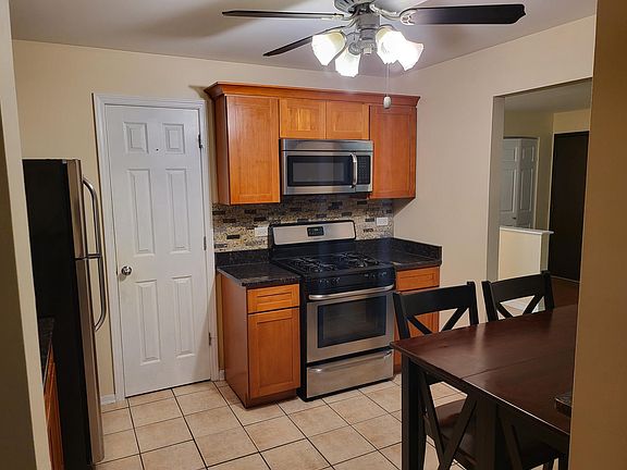 2nd image of 940 Yosemite Trl APT D