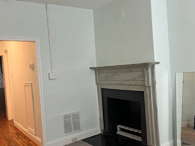 465 W South St — Photo 2
