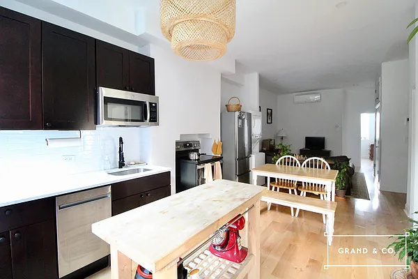 Rented by Grand & Co. | media 2