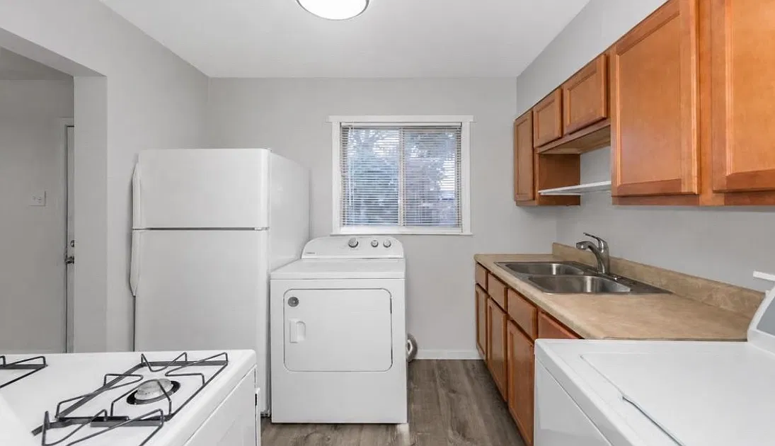 4 bed, 1176 sqft, $2,000 — Photo 4