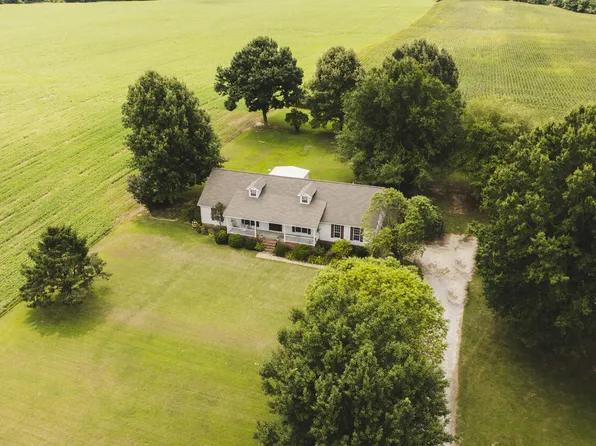 826 Old Salem Rd, Martin, TN 38237