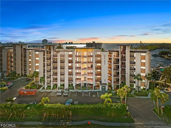 3462 Hancock Bridge Pkwy APT 254, North Fort Myers, FL 33903