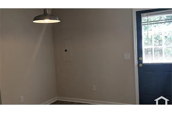 Building Photo - 5229 Woodbrier St #301