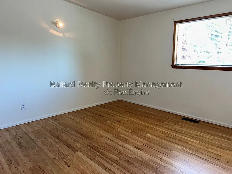 1802 NW 89th St — Photo 8