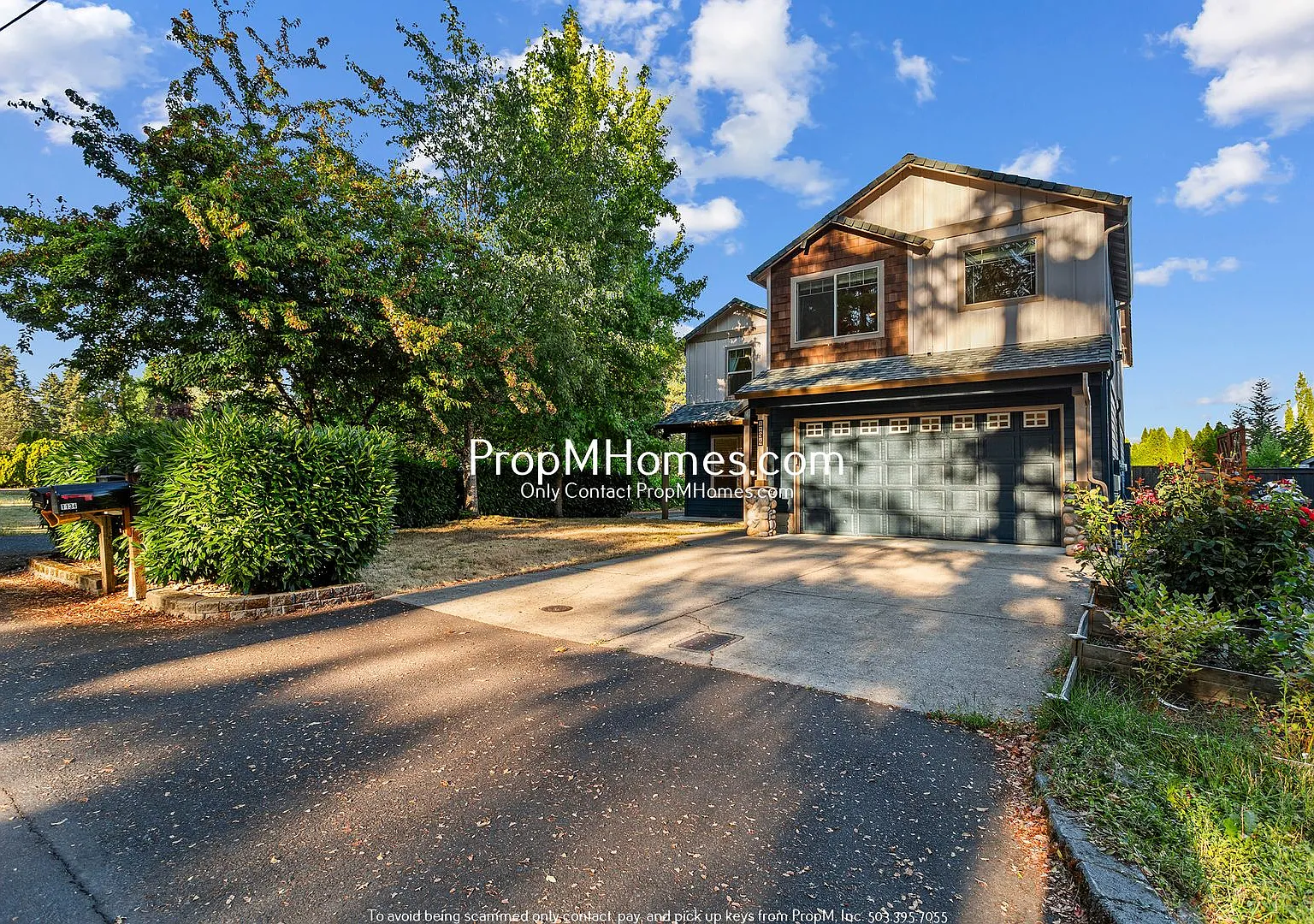 Spacious 5BR Hillsboro Home - Vaulted Ceilings, Fenced Yard & 2-Car Garage — Photo 2