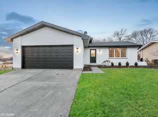 784 Napa St, Carol Stream, IL 60188