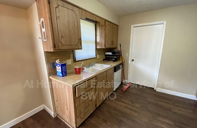 1207 W Sunset St #B — Photo 5