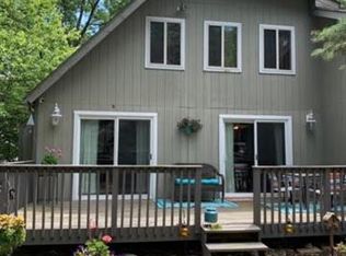 1106 N Rocky Mountain Dr, Effort, PA 18330