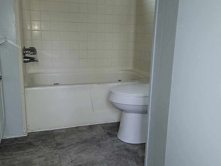 1421 Lee Ave — Photo 17