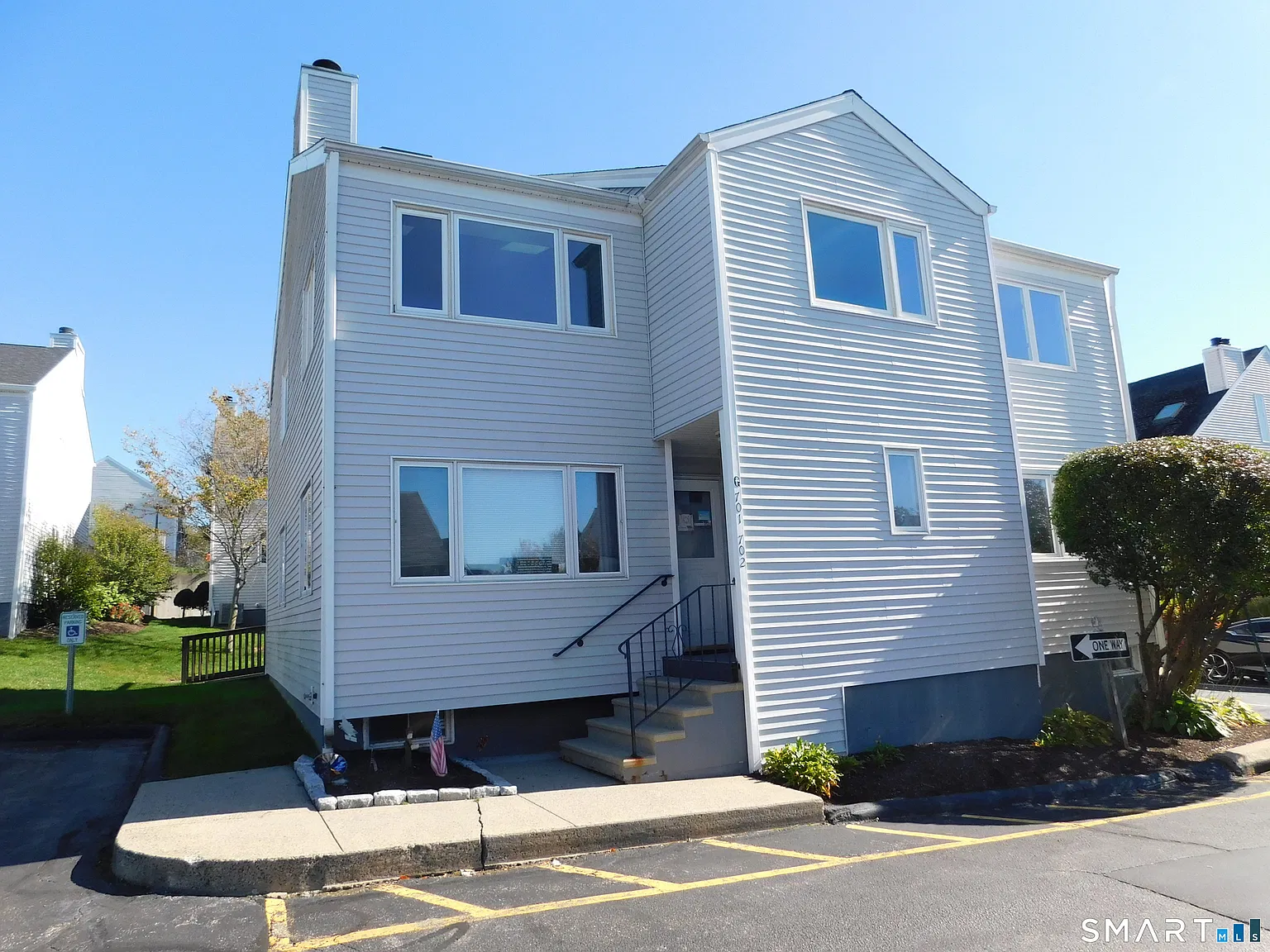 2 bed, 2.0 bath, 1789 sqft, $2,400 — Photo 1