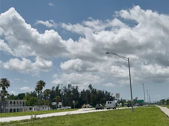 5th image of 2536 N Tamiami Trl
