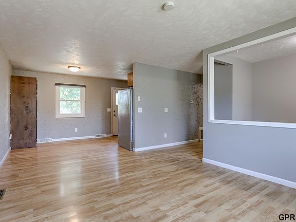 3rd image of 8106 Wildewood Dr