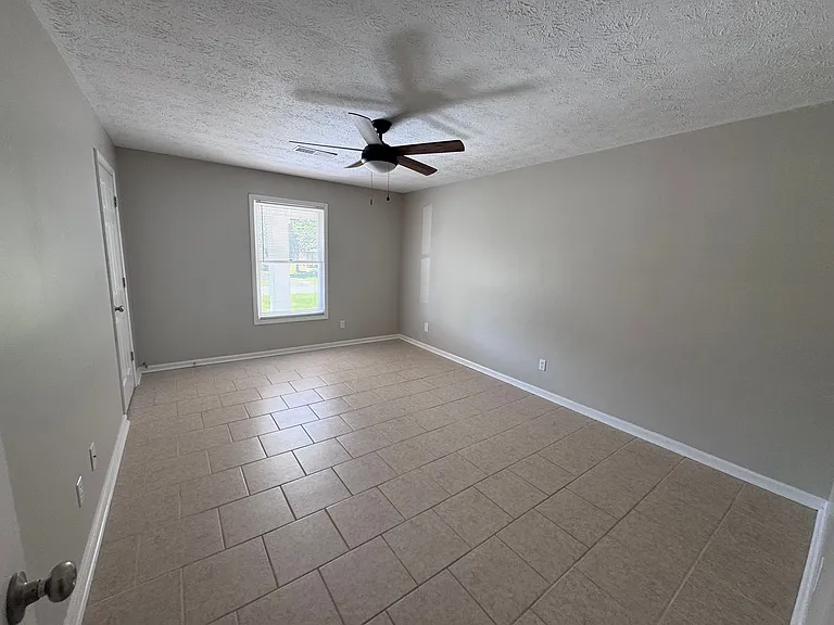 107 Grogan Cir — Photo 12