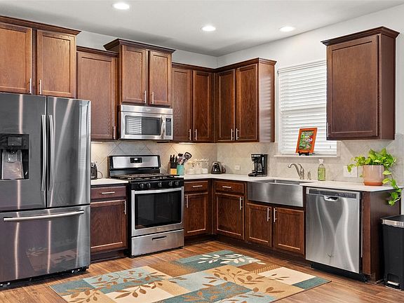 5th image of 557 Twisted Oaks Ln