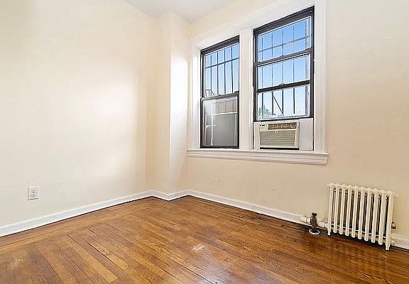 4th image of 98 Mac Dougal St APT 5