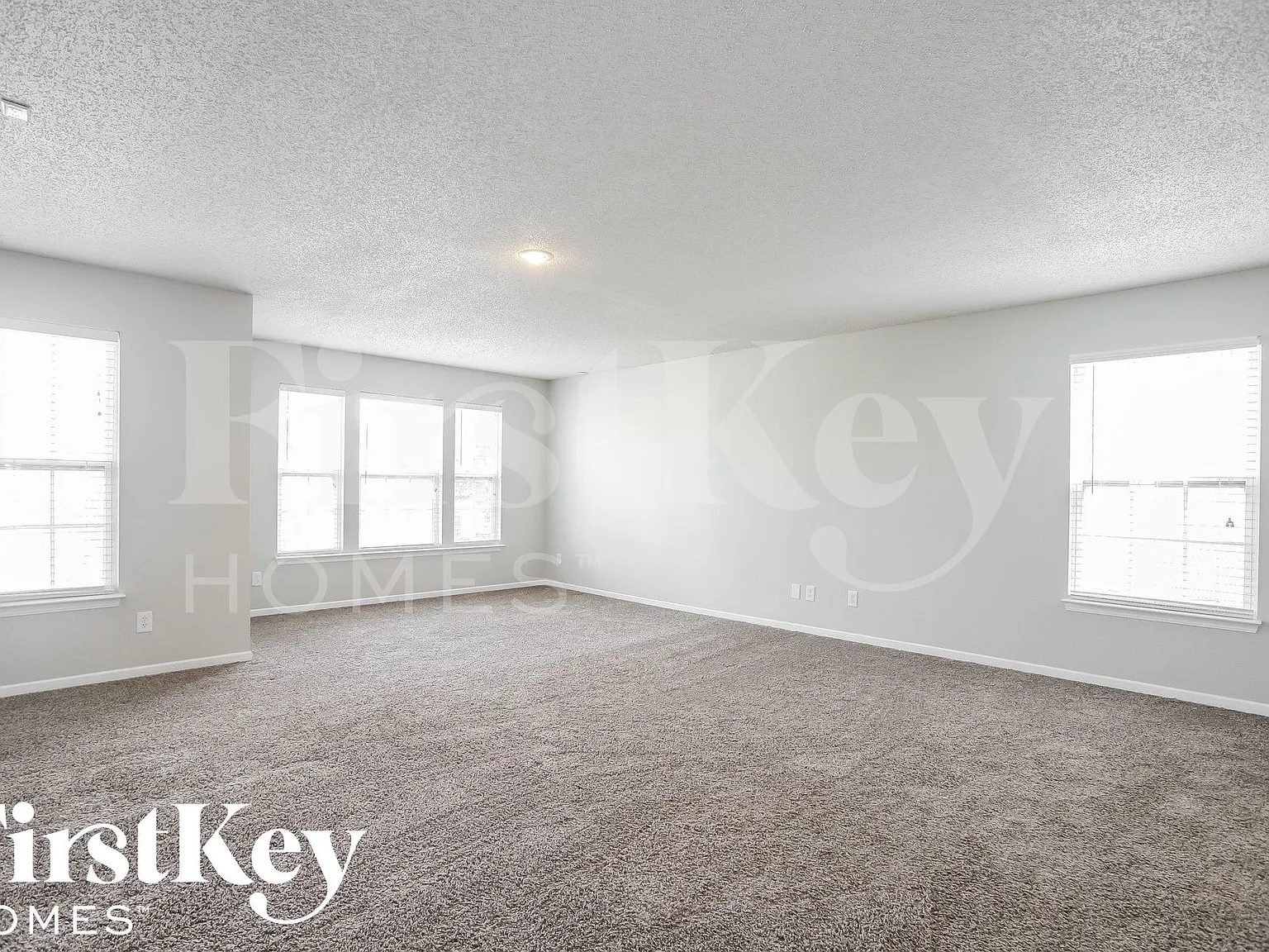 5 bed, 3.0 bath, 3702 sqft, $2,625 — Photo 4