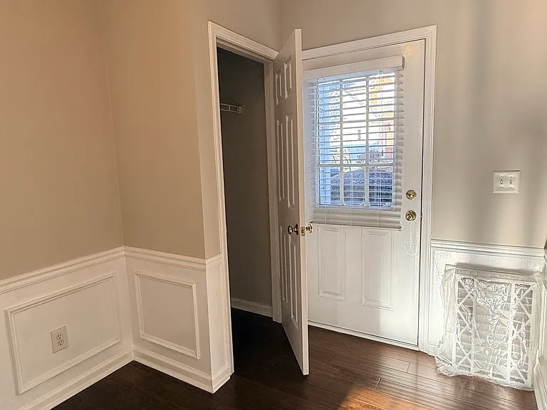 240 Regent Sq — Photo 21