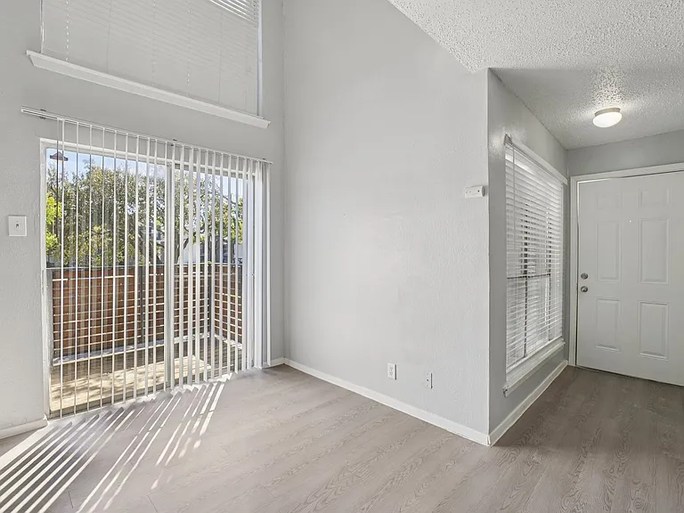 Don't Miss Out Biltmore Homes Leasing Fast — Photo 97