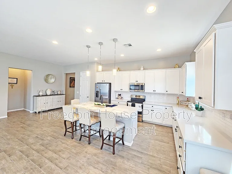 4901 Fairwood Ct — Photo 30
