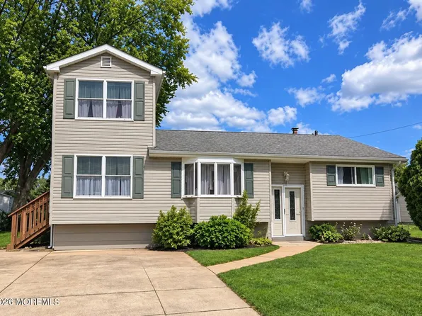 12 Mill Bend Road, Hamilton, NJ 08690