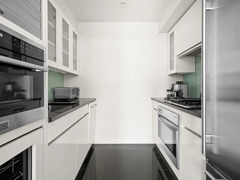 60 E 55th St #19C — Photo 3