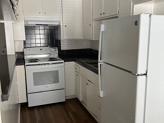 4th image of 1539 N Alexandria Ave #111