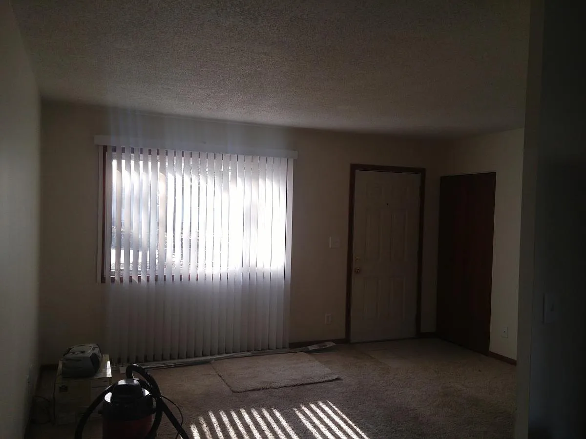 3 bed, 1000 sqft, $1,400 — Photo 2