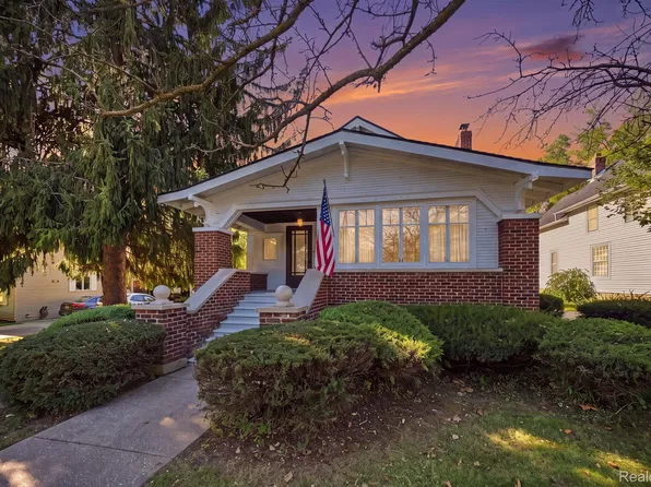 213 S Main St, Yale, MI 48097