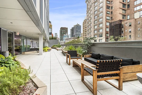 Rented by Compass | media 30