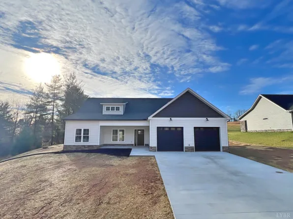 1590 Willow Oak Dr, Forest, VA 24551