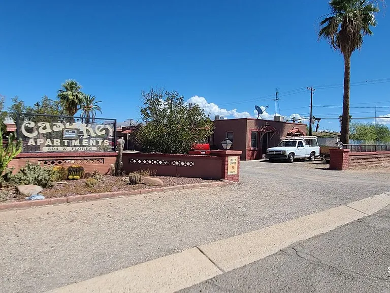 504 W Flores St — Photo 21