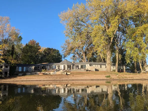 1965 Cottonwood Lake Dr, Windom, MN 56101