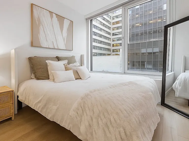 135 E 47th St #5G — Photo 4