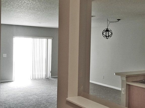 3rd image of 557 Cresting Oak Cir