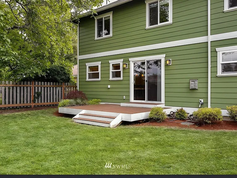 11539 16th Ave NE — Photo 2