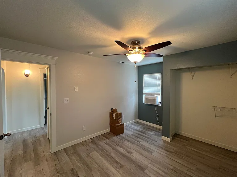 2231 E Wright Ave — Photo 14