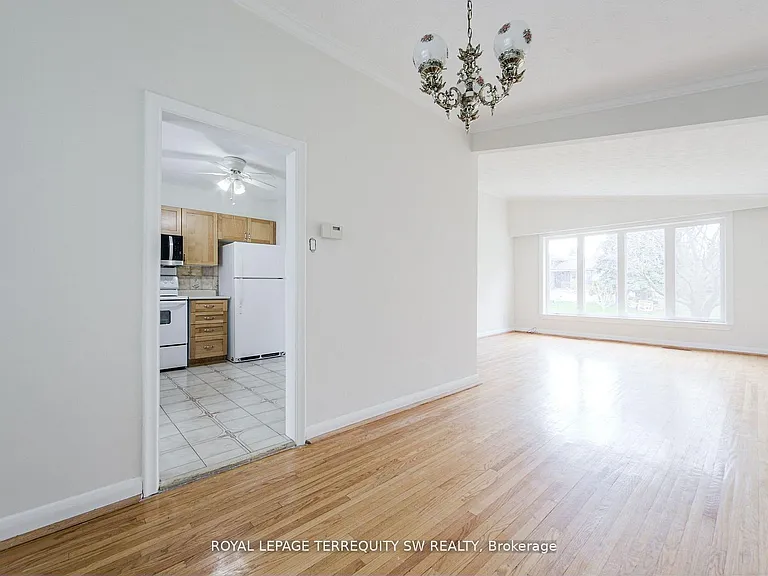 35 Euphrasia Dr — Photo 13
