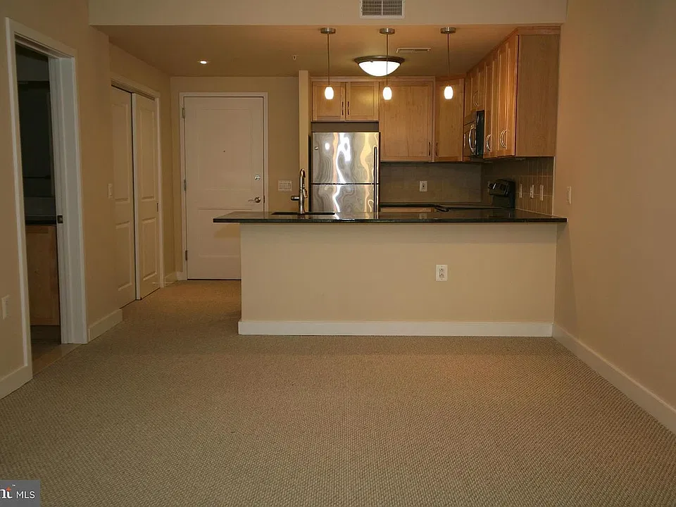888 Quincy St #805