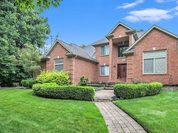 6212 Meadowlark Dr, Troy, MI 48085