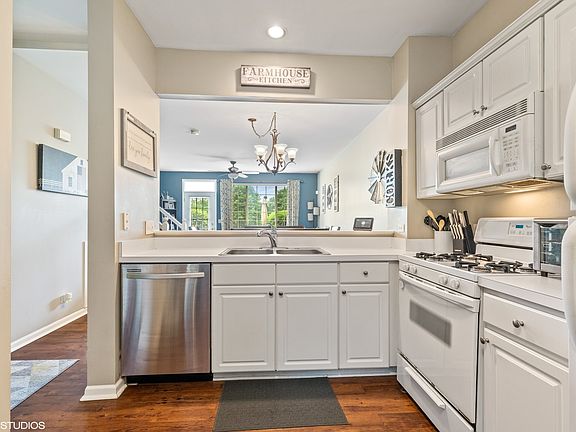 2nd image of 7401 Grandview Ct