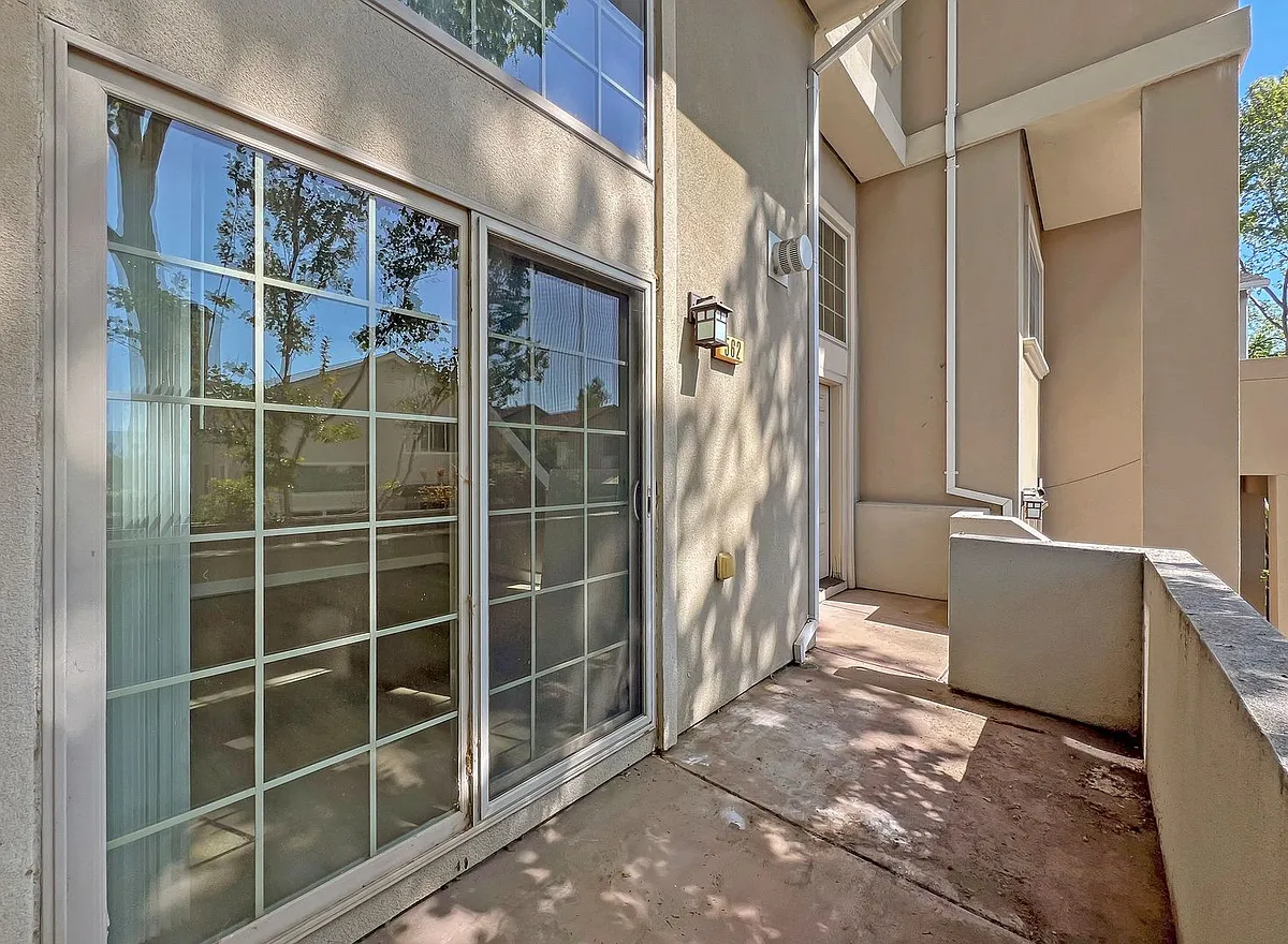 Building Photo - 562 Lambert Ter