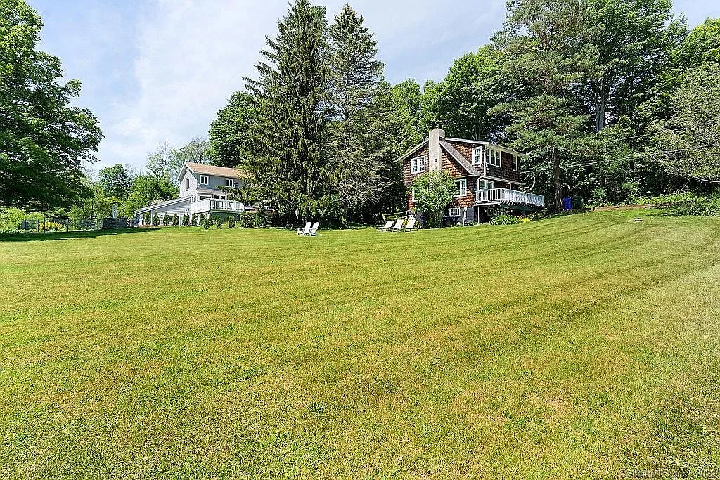4 bed, 3.5 bath, 3400 sqft, $26,900 — Photo 1
