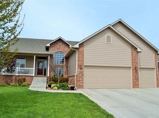 920 Country Ln, Newton, KS 67114