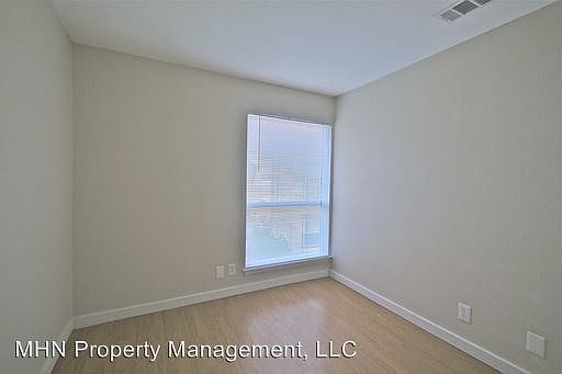 5th image of 906 Everest Ave