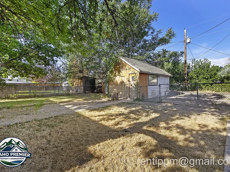 211 Walnut St — Photo 18
