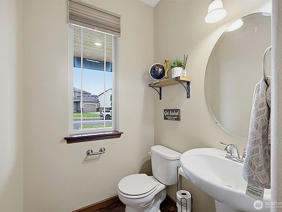 5th image of 916 Boatman Avenue NW