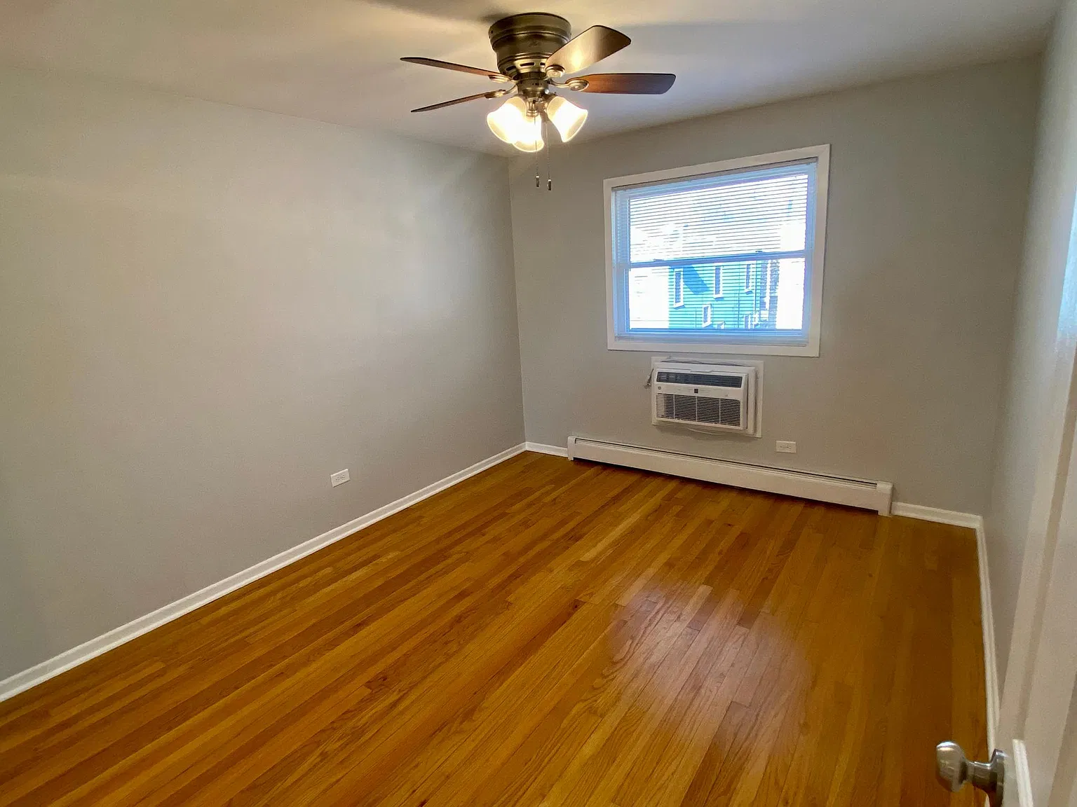 2 bed, 760 sqft, $1,800 — Photo 4