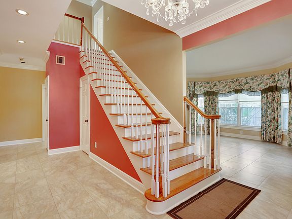 3rd image of 15 Grand Cypress Ct