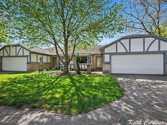 3rd image of 3119 Maple Villa Dr SE