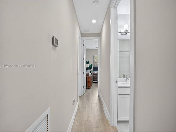 3rd image of 1402 SW 4th Ave